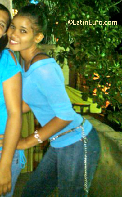 Date this hot Dominican Republic girl Anny from Santo Domingo DO17005