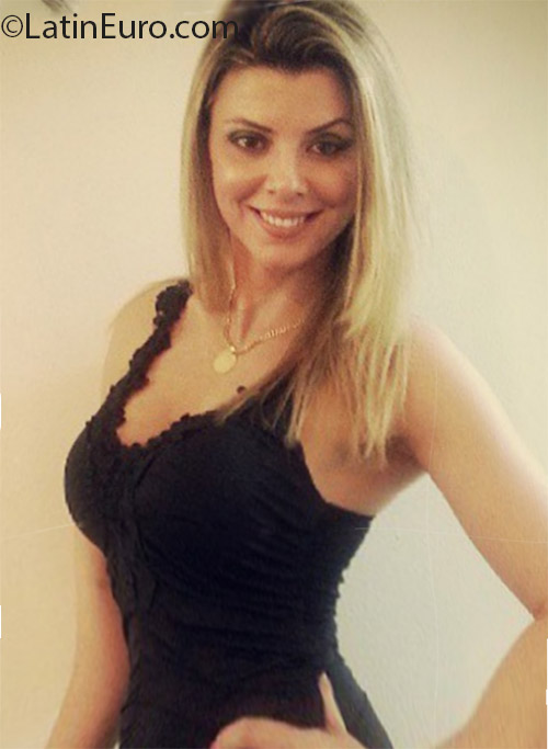 Date this nice looking Brazil girl Alexandra from Manaus BR8083