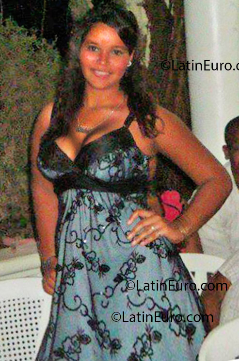 Date this voluptuous Dominican Republic girl Wendy from Santiago DO17077