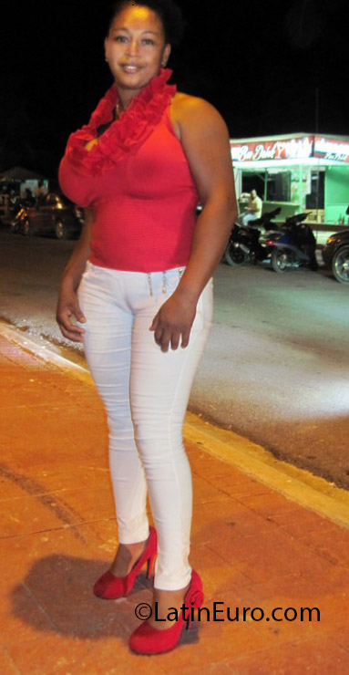 Date this delightful Dominican Republic girl Graciela from Republica Dominicana DO17091