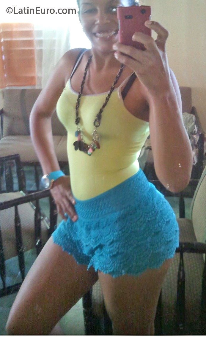 Date this attractive Dominican Republic girl Norke from Santo Domingo DO17245