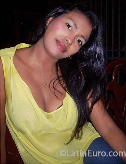 Date this nice looking Colombia girl Maria melendez from Barranquilla CO17217