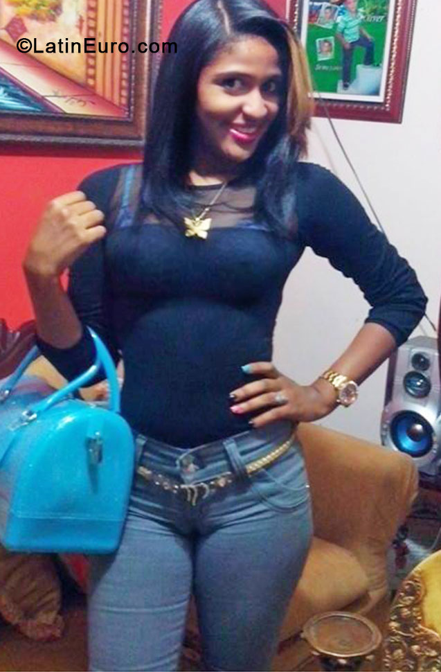 Date this athletic Dominican Republic girl Roseli from Santo Domingo DO17369