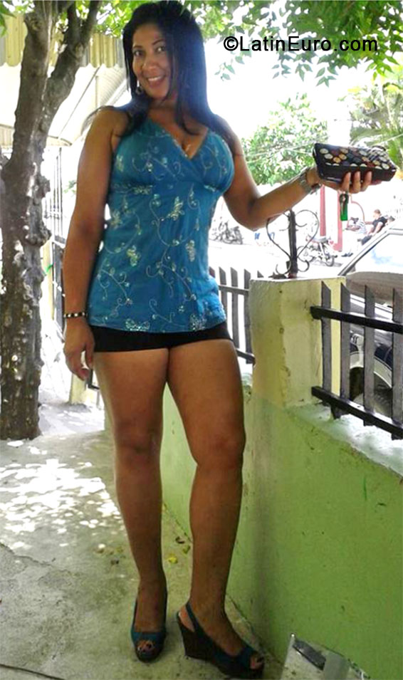 Date this attractive Dominican Republic girl Teresa from Santiago DO17517