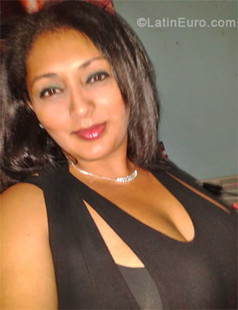 Date this attractive Honduras girl Ana Lucia from Cortes HN894