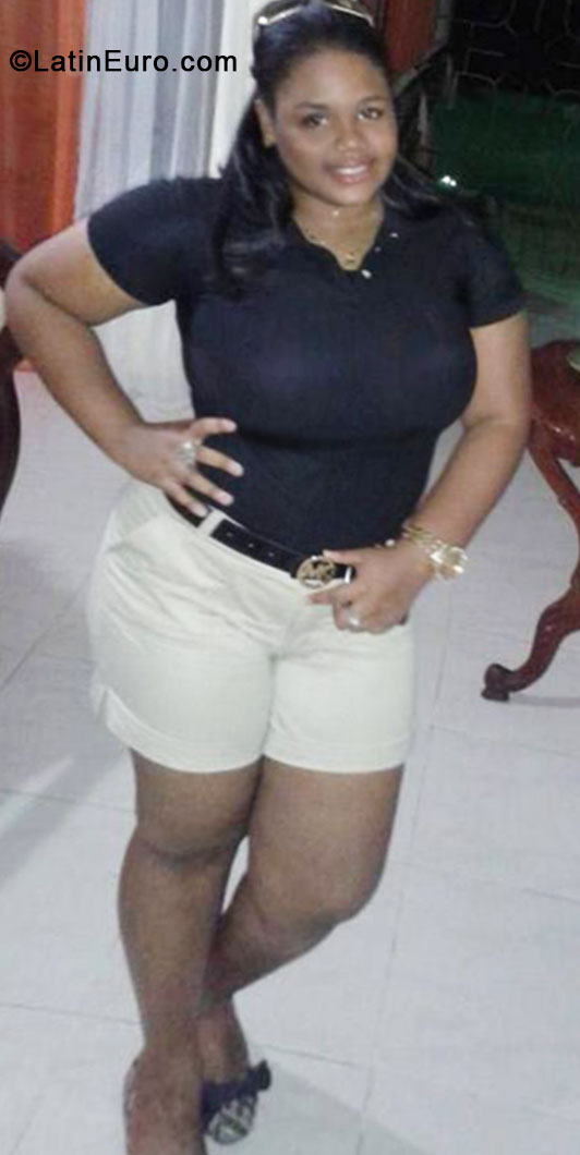 Date this attractive Dominican Republic girl Wenifer from Santo Domingo DO17647