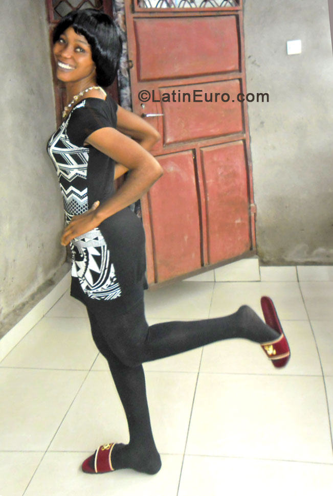 Date this sultry Cameroon girl Shelly from Buea CM181