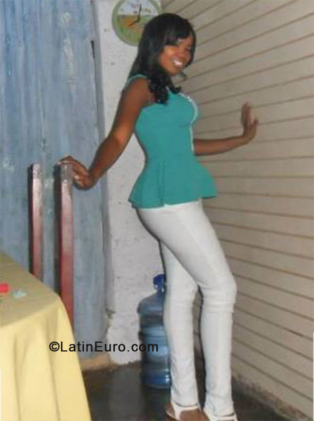 Date this tall Dominican Republic girl Claudia from Santo Domingo DO17658