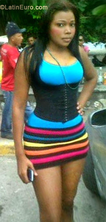 Date this nice looking Dominican Republic girl Esmeralda from Santo Domingo DO17684