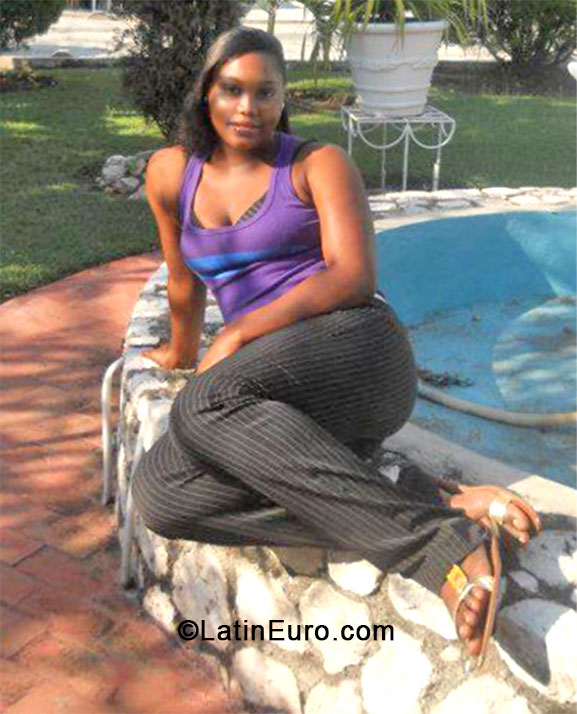 Date this voluptuous Jamaica girl Rudy27 from Kingston JM1368