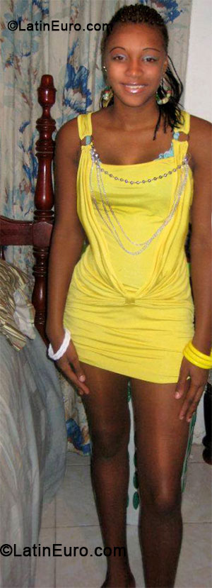 Date this athletic Jamaica girl KIm from Lucea JM1551