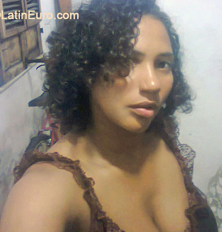 Date this good-looking Brazil girl Taciene from Sao Luis BR8856
