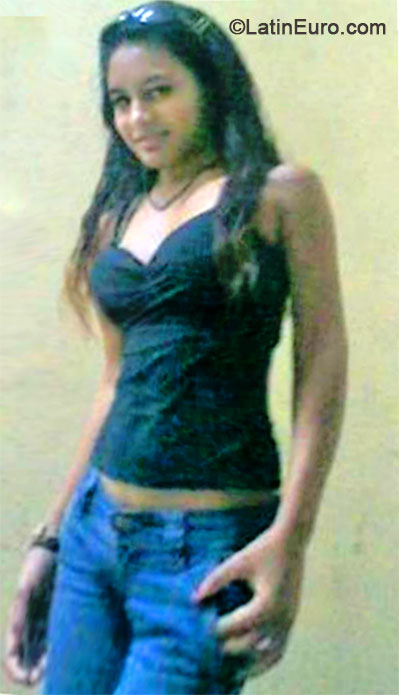 Date this gorgeous Venezuela girl Andritha from Caracas VE114