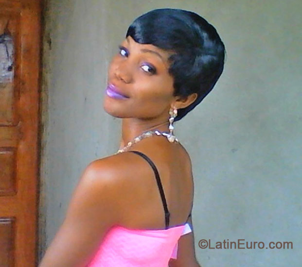 Date this georgeous Cameroon girl Rossy from Buea CM192