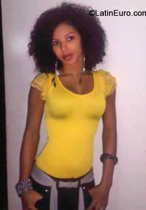 Date this happy Dominican Republic girl Rossy from Cotui DO17938