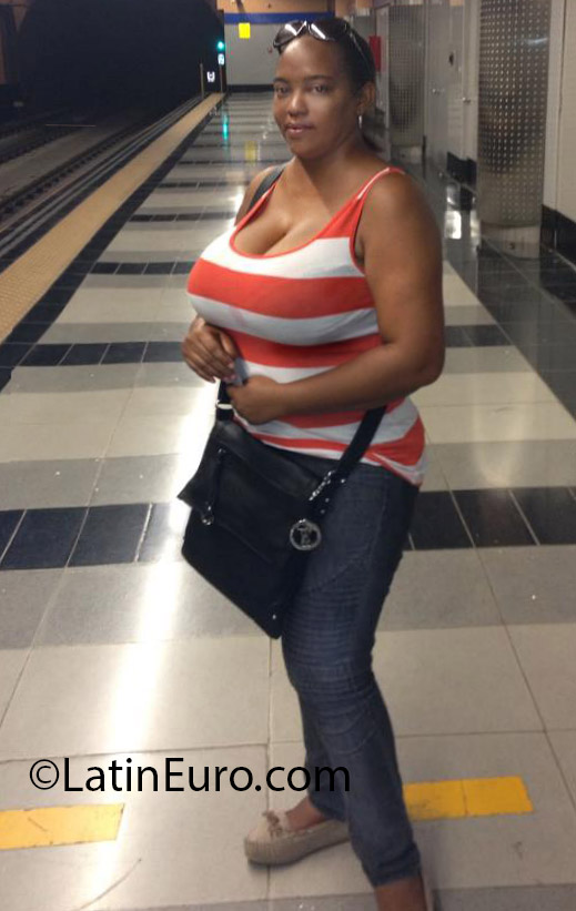 Date this georgeous Dominican Republic girl Mildred diaz from Santo Domingo DO18283