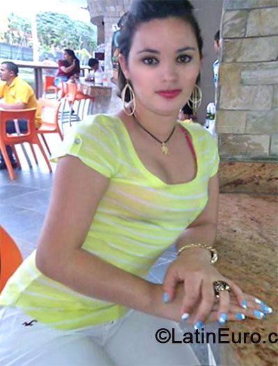 Date this stunning Dominican Republic girl Ingrid from Jarabacoa DO17980