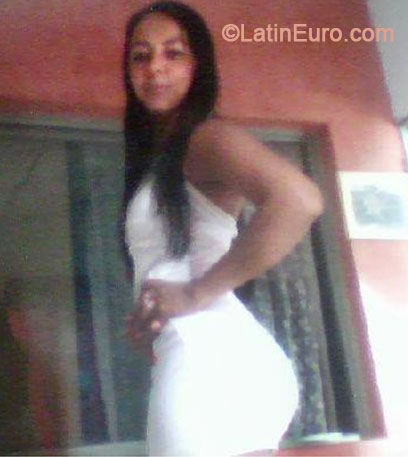 Date this tall Colombia girl Mary from Cali CO14608