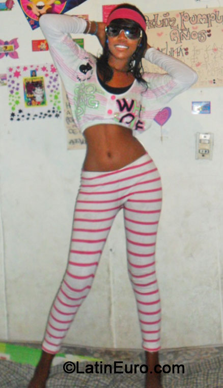 Date this attractive Colombia girl Alejandra from Cali CO14613