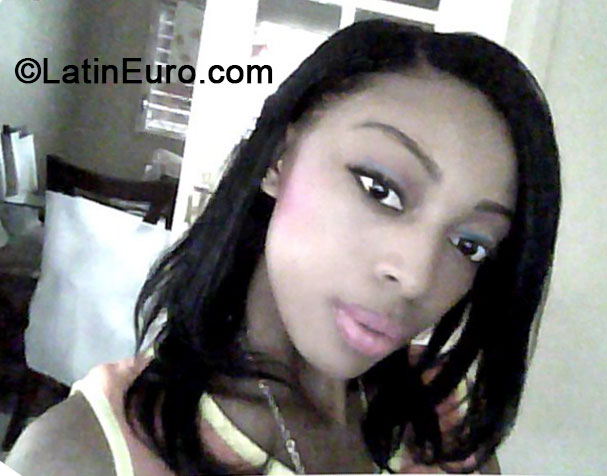 Date this charming Jamaica girl Paris from Kingston JM1461