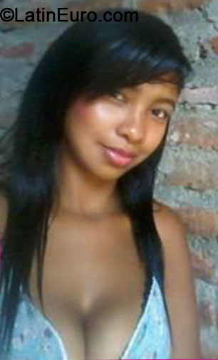 Date this exotic Colombia girl Daniela from Cali CO14659