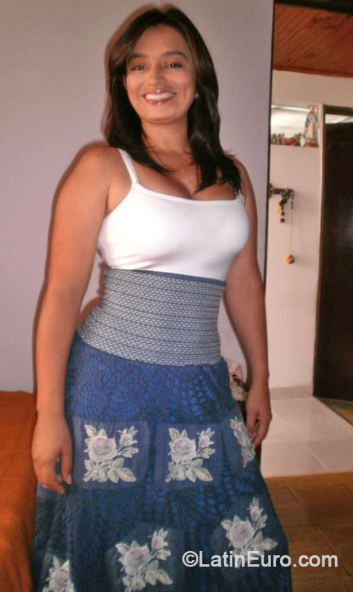 Date this delightful Colombia girl Alejandra from Chinchina CO14671