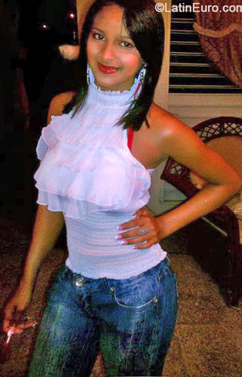 Date this gorgeous Dominican Republic girl Geni from Santo Domingo DO18153