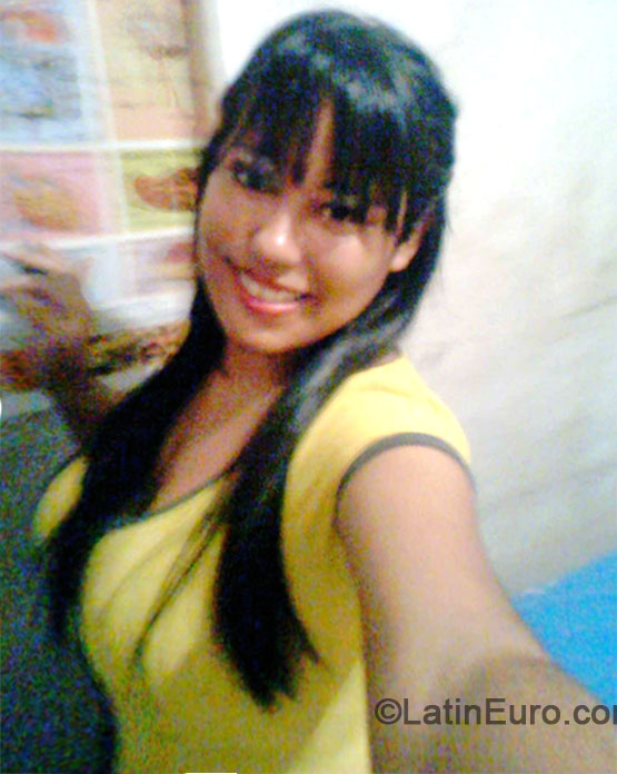 Date this charming Venezuela girl Yuleysi from carab obo VE128
