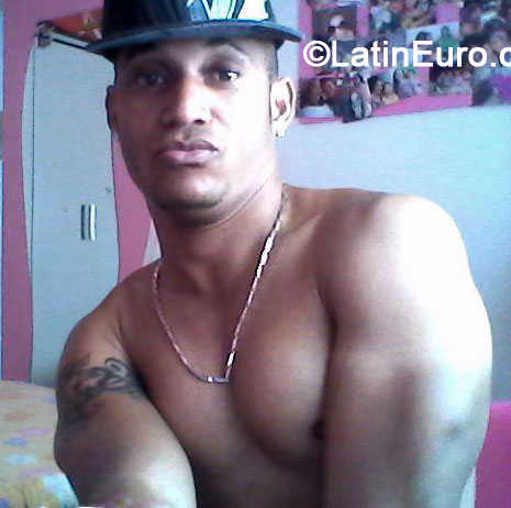 Date this attractive Brazil man Kello from Salvador BR8443