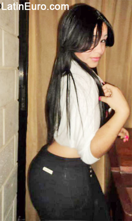 Date this georgeous Dominican Republic girl Yudisel from Santo Domingo DO18229