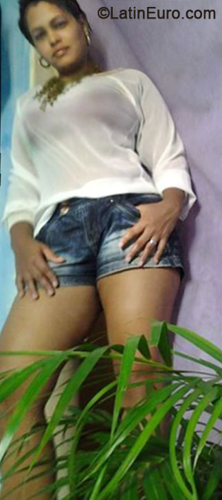 Date this sensual Brazil girl Ana Paula from Salvador BR9344