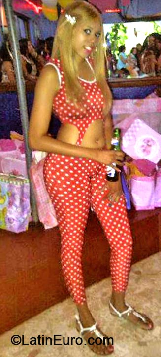 Date this sensual Dominican Republic girl Dahina from Puerto Plata DO18306