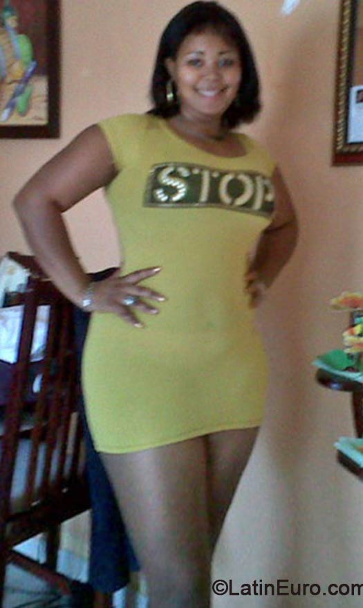 Date this hot Dominican Republic girl YENNIFER from Santo Domingo DO18329