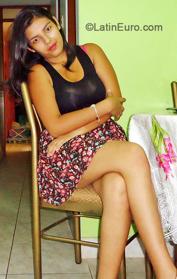 Date this pretty Peru girl Lourdes from Lambayeque, PE892
