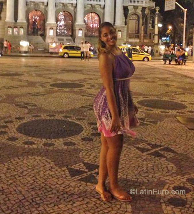 Date this happy Brazil girl Michele from Sao Paulo BR8542