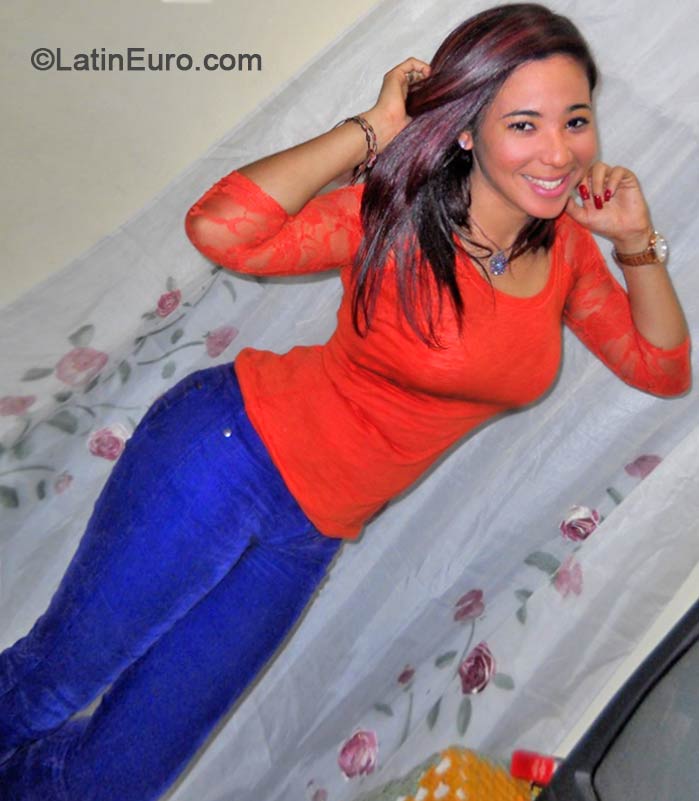 Date this voluptuous Dominican Republic girl Mary from Santiago DO19969