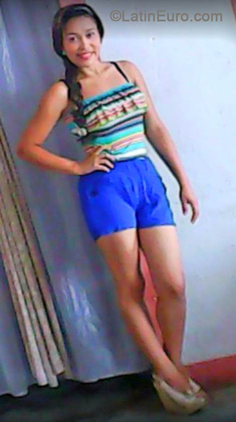Date this attractive Colombia girl Alejandra from Bogota CO14854