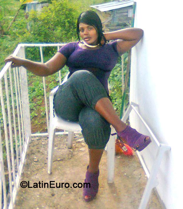Date this attractive Jamaica girl Diana from Kingston JM1566