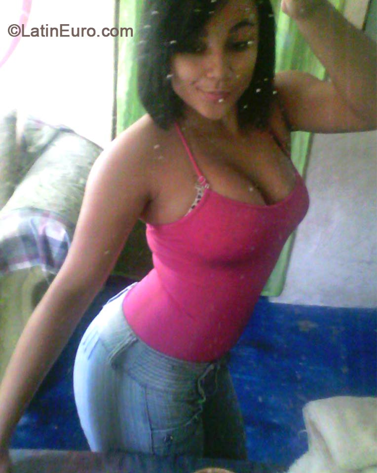 Date this delightful Dominican Republic girl Modelisa from Santo Domingo DO18770