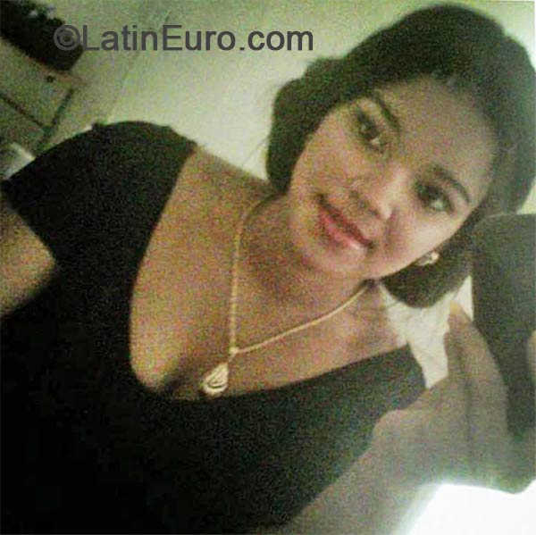 Date this sultry Dominican Republic girl Elizabet from Santo Domingo DO18517