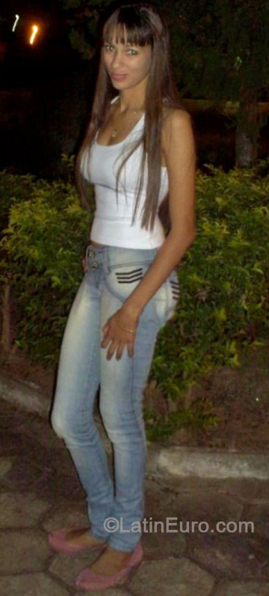 Date this attractive Brazil girl Kely from Tabapora BR8681