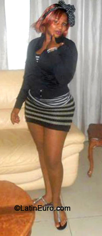 Date this hard body Cameroon girl Rose from yaounde CM196