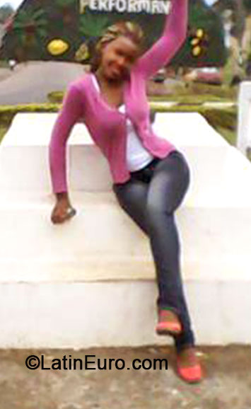 Date this young Cameroon girl Francine from Yaounde CM197