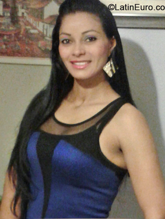Date this stunning Dominican Republic girl Elisabeth from Santo Domingo DO18593