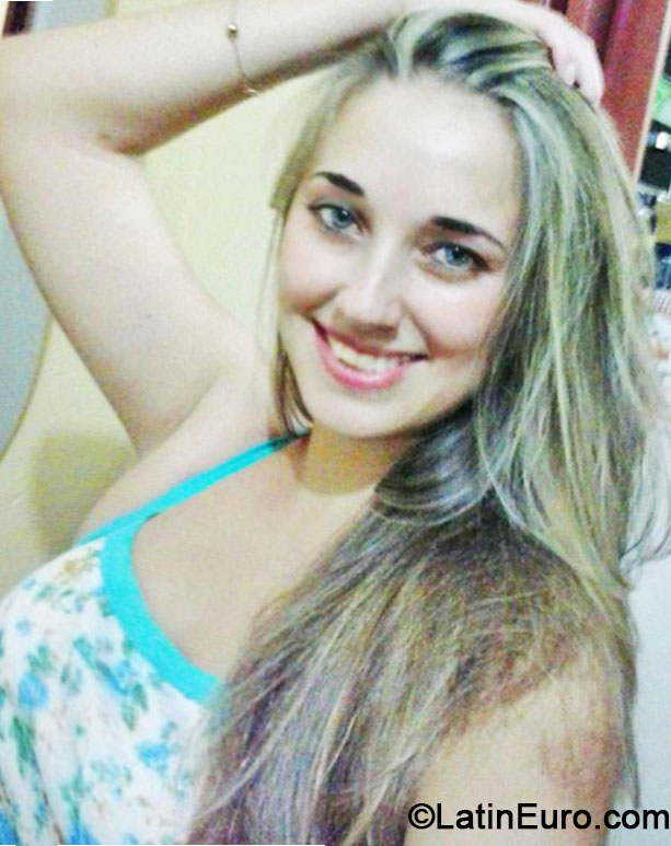 Date this voluptuous Brazil girl Lorena from Rio De Janeiro BR8697