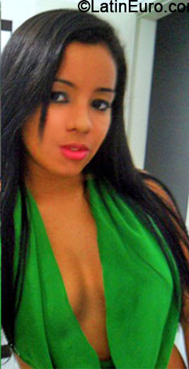 Date this cute Brazil girl Bianka from Salvador BR8699