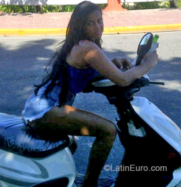 Date this stunning Dominican Republic girl Luna from Puerto Plata DO18669