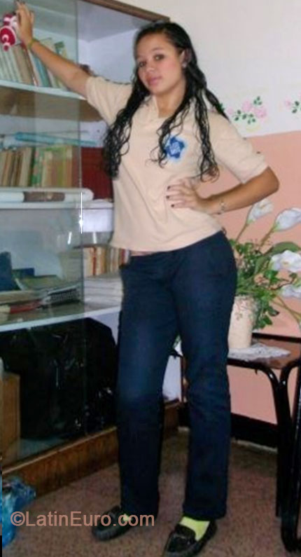 Date this hard body Venezuela girl Josi from Caracas VE198