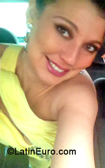 Date this pretty Brazil girl Kelly from Curitiba BR8724