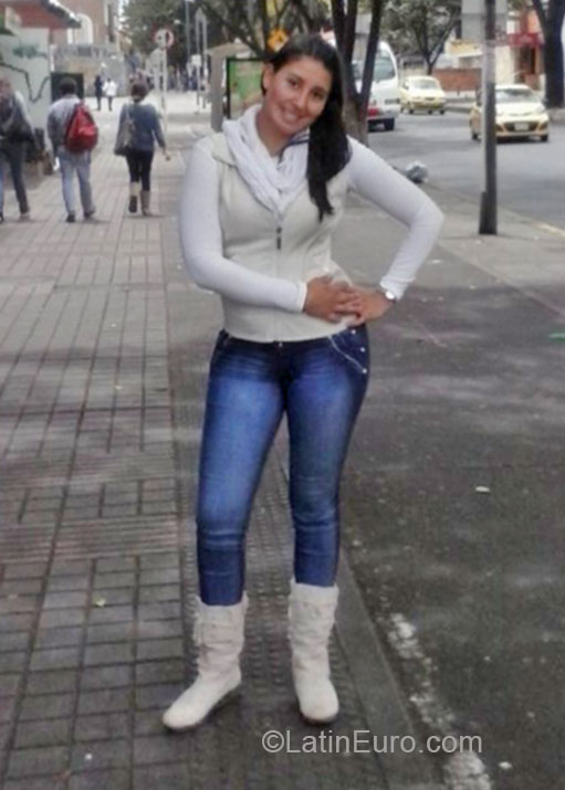 Date this pretty Colombia girl Diana from Bogota CO15087
